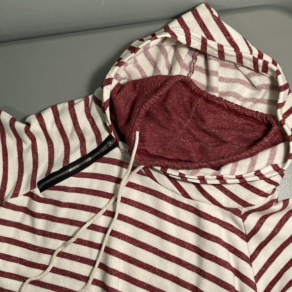 Stripped Burgundy and Cream Hoodie tie string to the side and zipper. Women - Picture 8 of 11